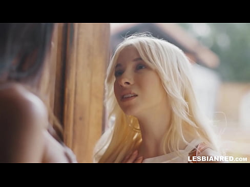 ❤️ A nena chega a casa uns meses despois e acaba comendo o coño da súa madrastra Porno en % gl.desixxxtube.ru %